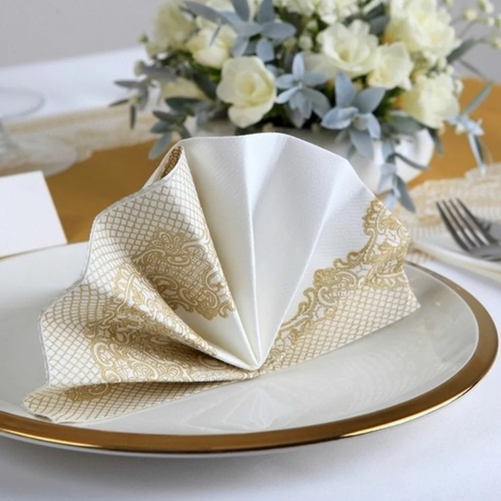 14057 1 obrusky airlaid 50ks 40x40 cm kralovska cipka zlata