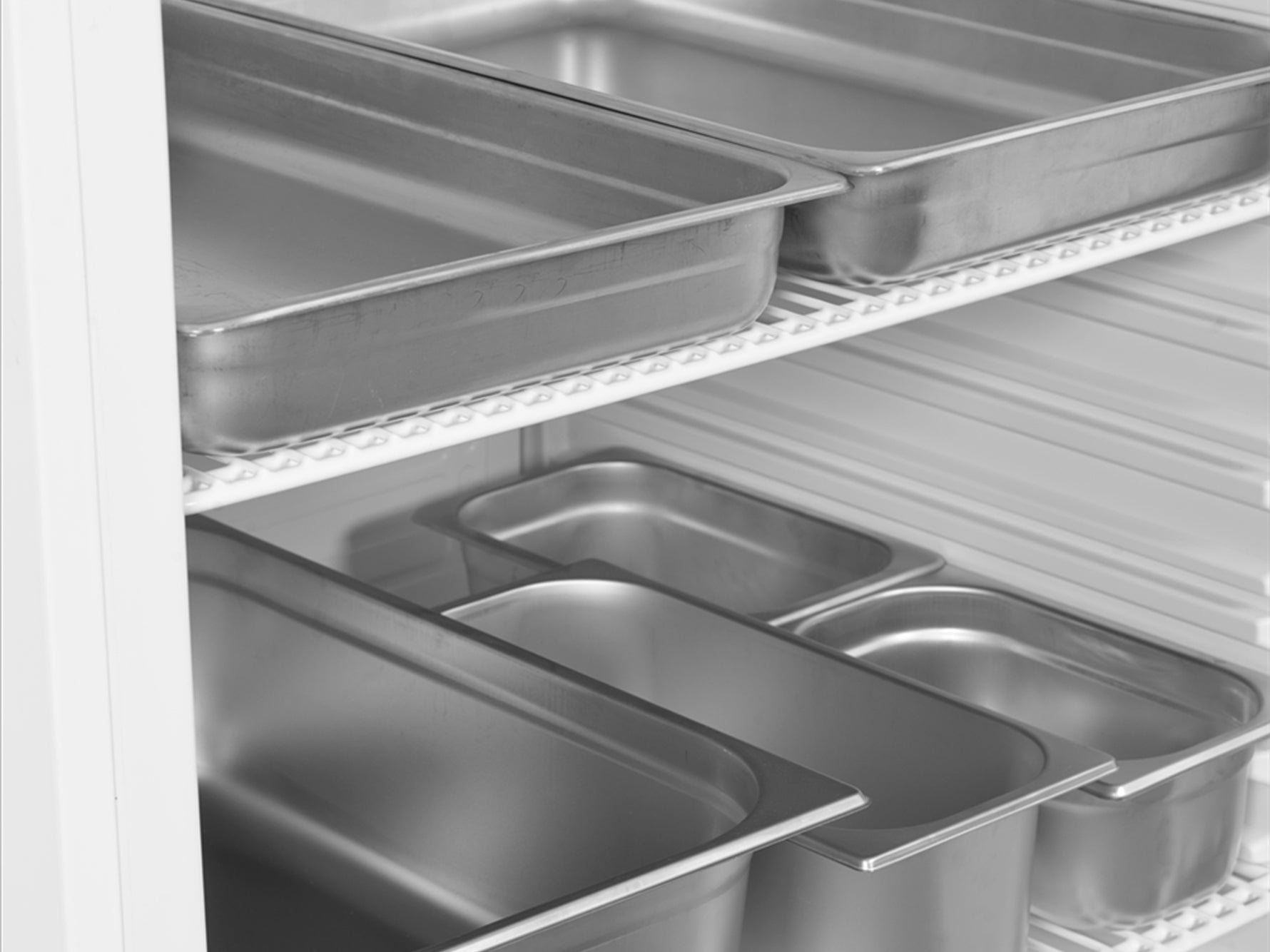 chladnicka_plna_biela_620_l_interier