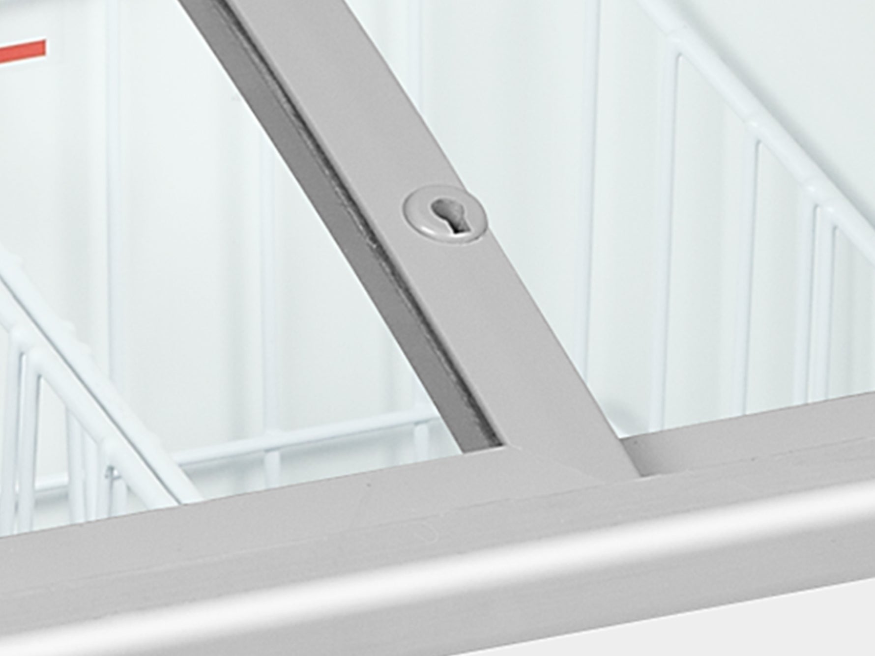 mraznicka_truhlicova_presklena_100_l_03