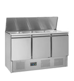 chladiaca_saladeta_trojdverova_136_5x70x87_7_cm_otvorena