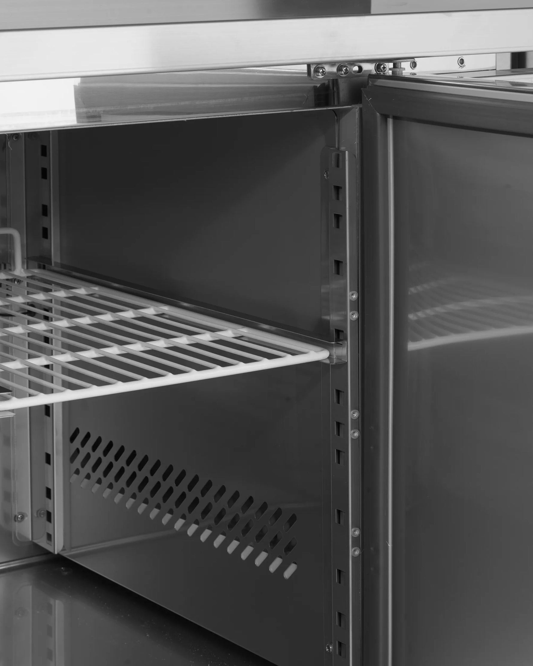 chladiaci_stol_223x70x96_cm_02