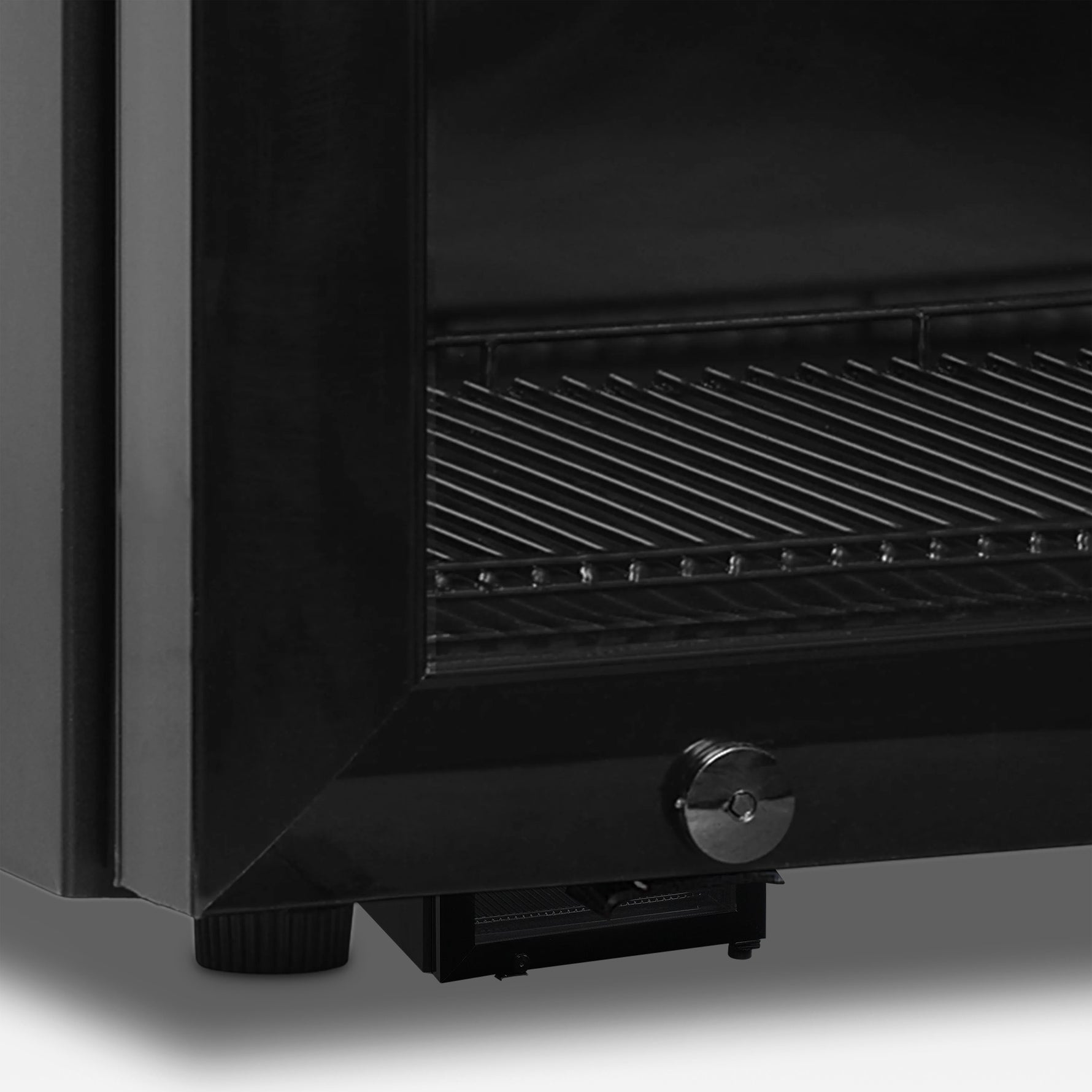 chladnicka_presklena_cierna_67_l_03