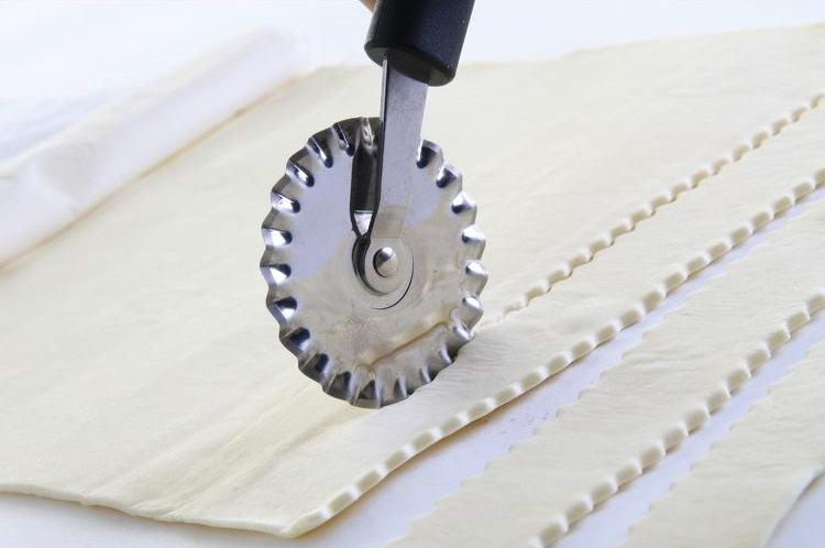 krajac na cesto zubkovany Ø6x18 cm 1